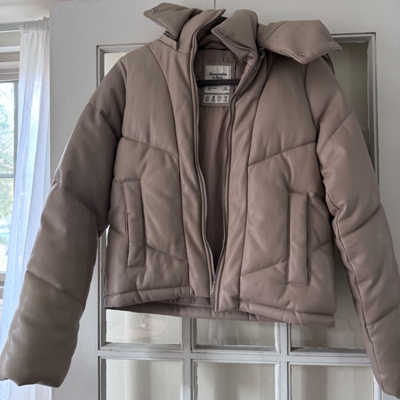 Abercrombie Faux Leather Crop Puffer size XS - Picture 5 of 6